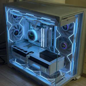 9800X3D 5080 어로스 마스터 게이밍 본체 팝니다.