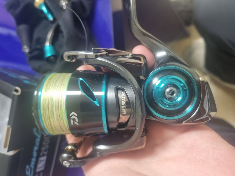 에메랄다스 AIR FC LT2500S-DH 릴 이미지