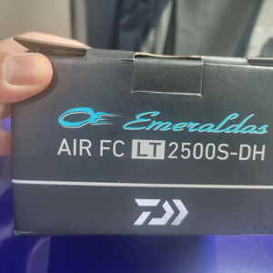 에메랄다스 AIR FC LT2500S-DH 릴 이미지