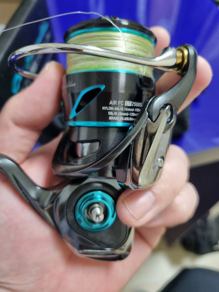 에메랄다스 AIR FC LT2500S-DH 릴 이미지