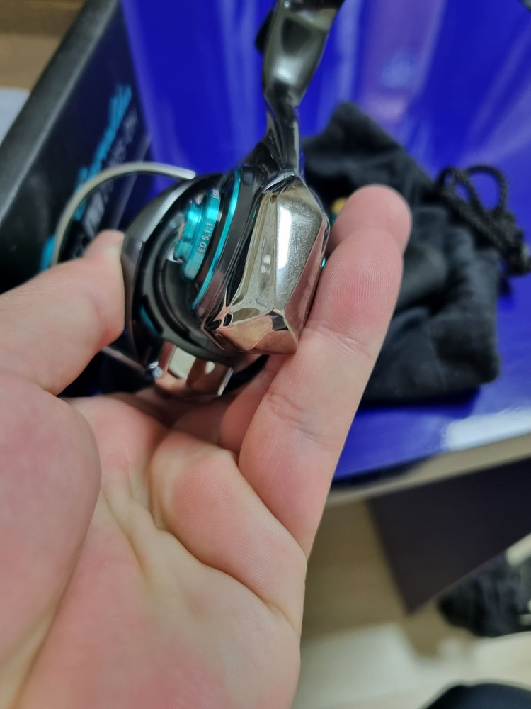 에메랄다스 AIR FC LT2500S-DH 릴 이미지