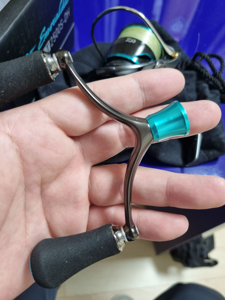 에메랄다스 AIR FC LT2500S-DH 릴 이미지