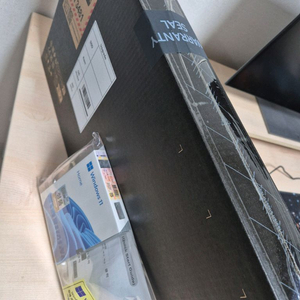 HP 빅터스 15 게이밍 노트북(RTX4050)+윈도우 11 미개봉입니다.