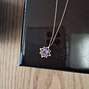 로즈몽 자수정목걸이 14k