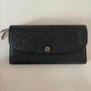 루이비통 에밀리 앙프렝뜨 장지갑