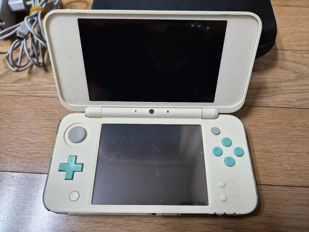 닌텐도 2DS XL 튀동숲 에디션 정품 박스 이미지