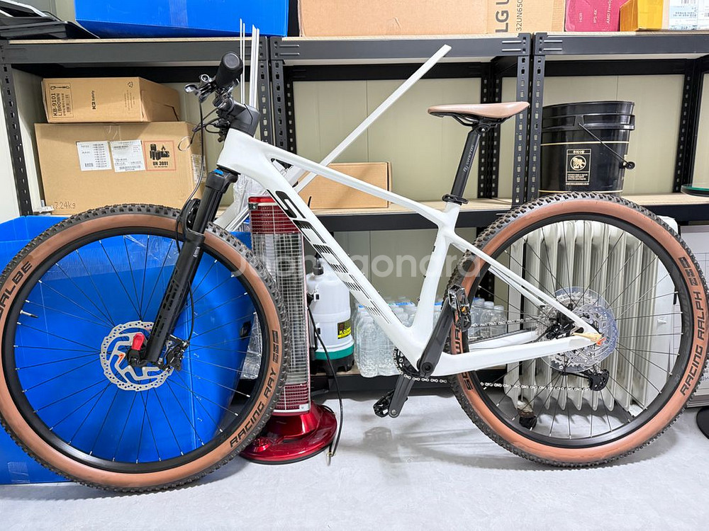 스캇 스케일 930 화이트 m사이즈 판매합니다--1