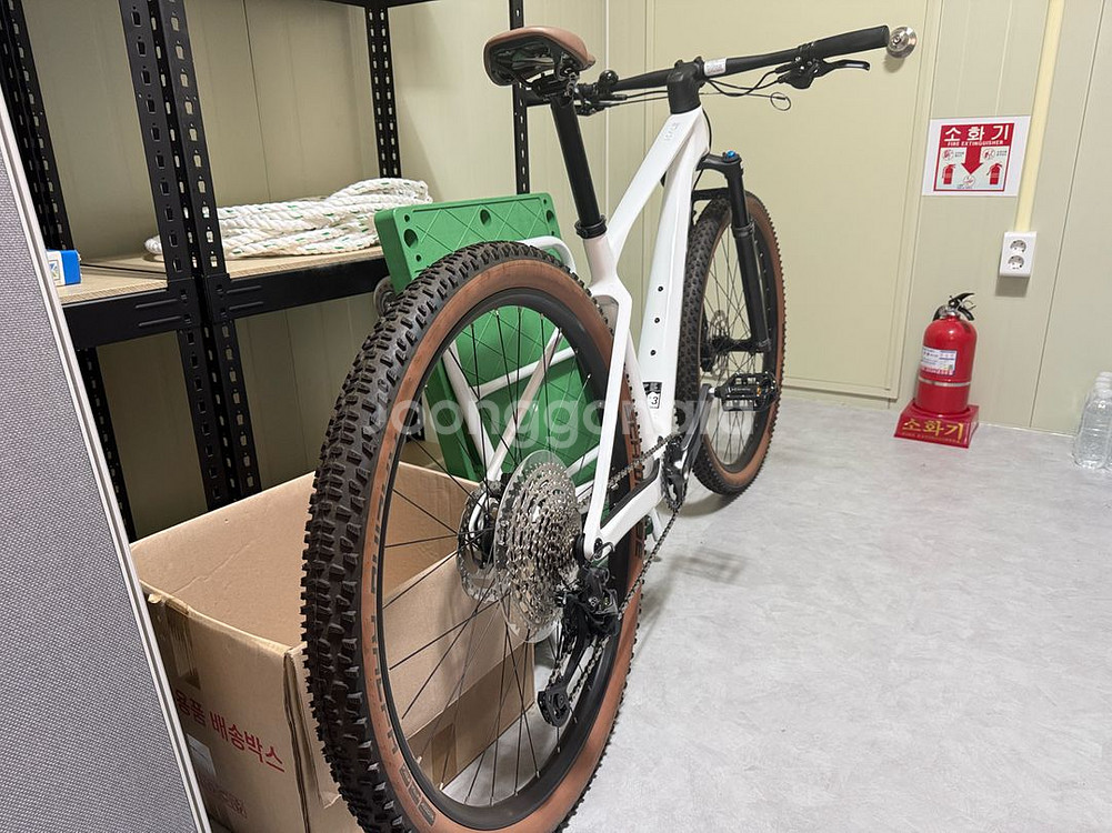 스캇 스케일 930 화이트 m사이즈 판매합니다--2