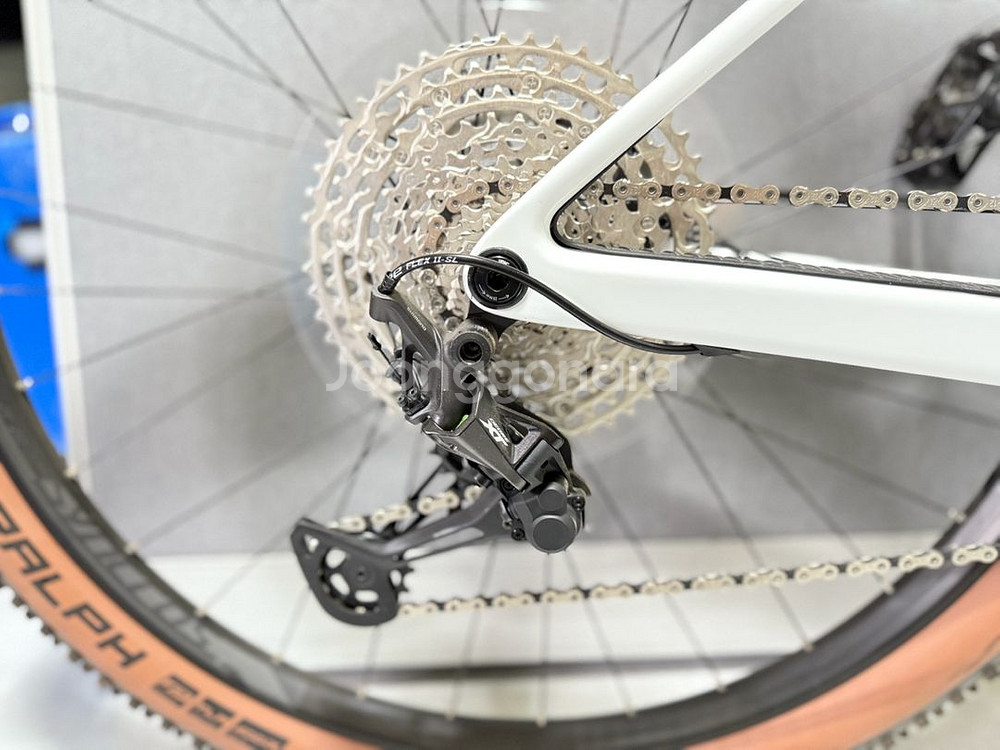 스캇 스케일 930 화이트 m사이즈 판매합니다--5