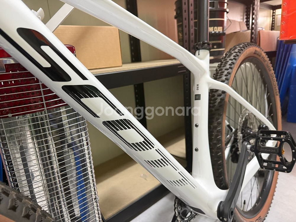 스캇 스케일 930 화이트 m사이즈 판매합니다--6