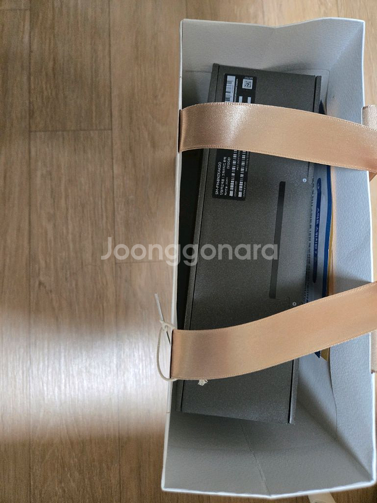 갤럭시 트라이폴드 판매합니다(미개봉 새상품)--2