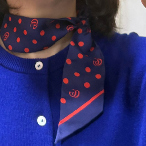 구찌 네이비 도트 실크 트윌리스카프