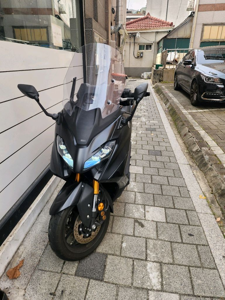 야마하 티맥스560 스쿠터 이미지