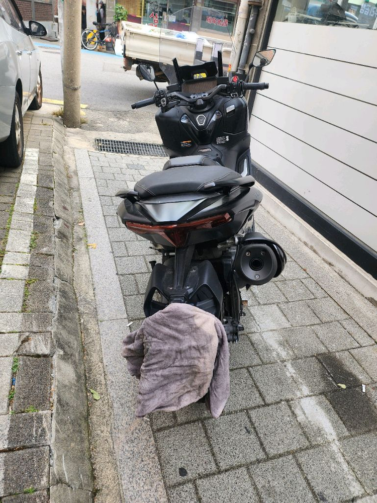 야마하 티맥스560 스쿠터 이미지