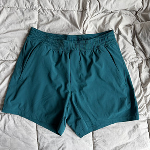 룰루레몬 페이스 브레이커 라이너리스 5인치 m 사이즈 판매합니다.