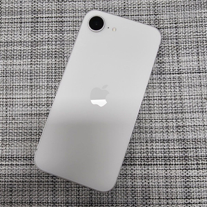 (신폰급) 아이폰 16E 128G 화이트 배터리100% 싸이클8 보증내년 9월까지남은 초S급 63만팝니다@