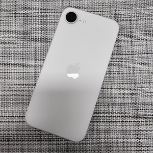 (신폰급) 아이폰 16E 128G 화이트 배터리100% 싸이클8 보증내년 9월까지남은 초S급 63만팝니다@