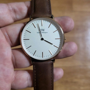 다니엘웰링턴 금장 가죽시계