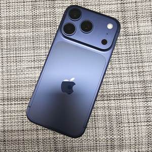 (신폰급) 아이폰 17프로 256G 블루 배터리100% 싸이클 11회 무기스 무찍힘 선물용 155만팝니다@