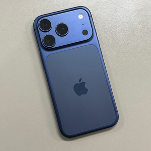 아이폰17프로 네이비색상 256용량 배터리100% 흠집 기스 일절 없는 초SSS급 새상품 컨디션 160만 판매합니다