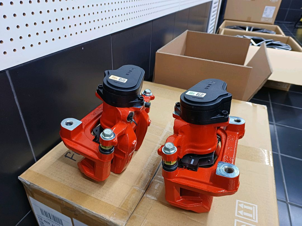 아이오닉5n 브레이크 캘리퍼 앞과 뒤--2