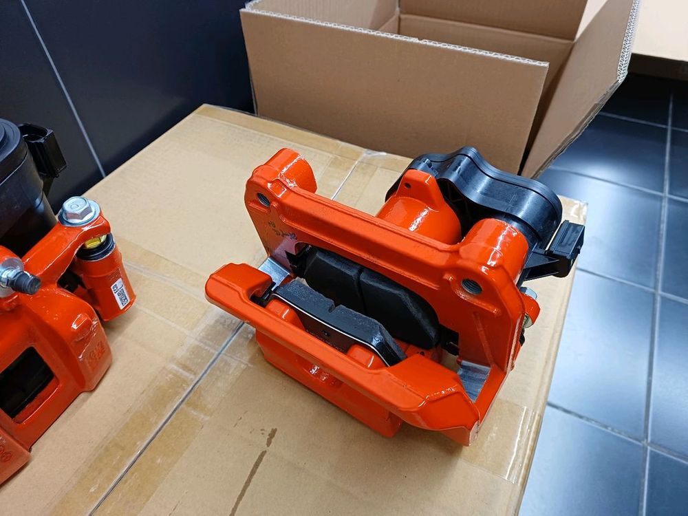 아이오닉5n 브레이크 캘리퍼 앞과 뒤--4