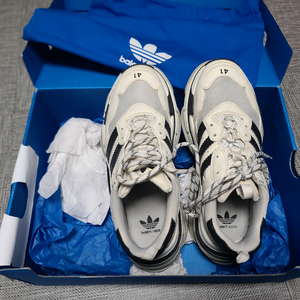 발렌시아가 아디다스 트리플s 41 화이트 삼선 트리플s