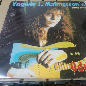 잉베이 맘스틴의 Rising Force LP 음반입니다