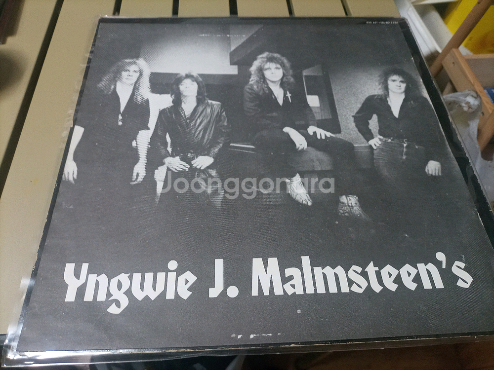 잉베이 맘스틴의 Rising Force LP 음반입니다--2