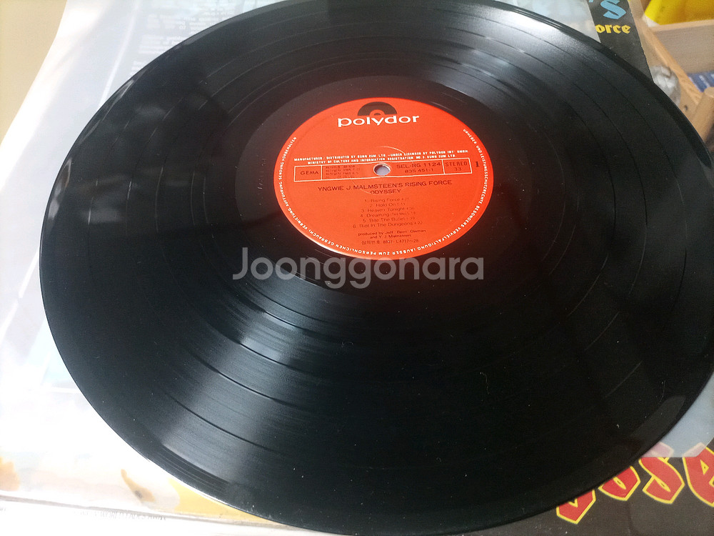 잉베이 맘스틴의 Rising Force LP 음반입니다--3