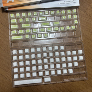 세라키 키캡 화이트 크레이즈드 + 그린 크레이즈드 이미지