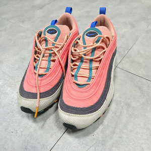 나이키 에어 맥스97 코듀로이 핑크 270 이미지