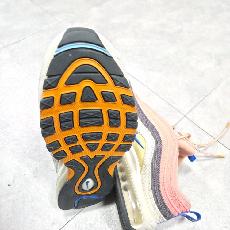 나이키 에어 맥스97 코듀로이 핑크 270 이미지