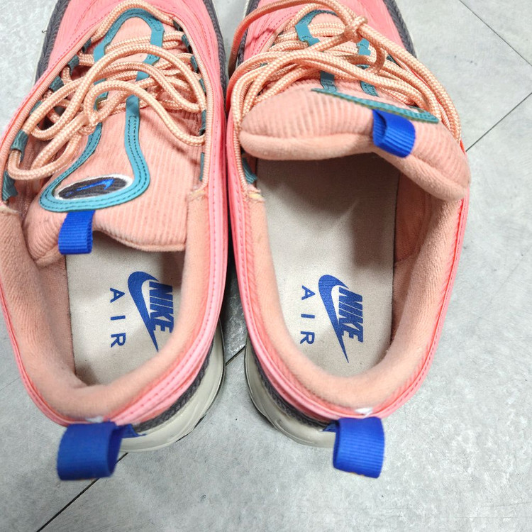 나이키 에어 맥스97 코듀로이 핑크 270 이미지