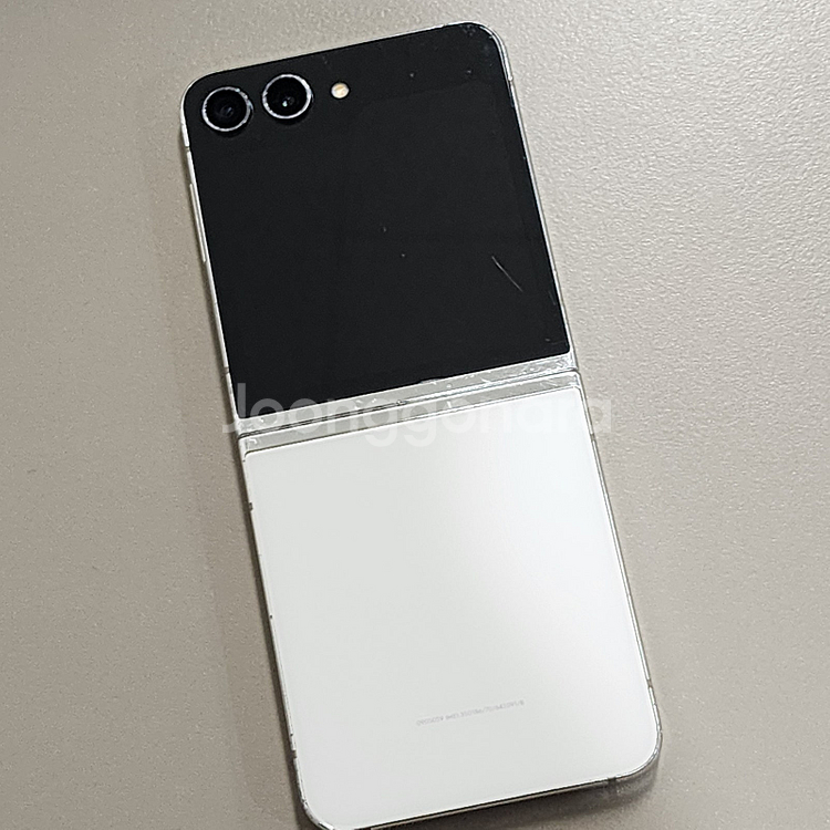 *12만* 갤럭시 Z플립5 화이트 256기가 기능정상 가성비폰 판매합니다--7