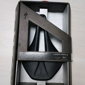 최상급)초경량 스페셜라이즈드 에스웍(swork) 파워 카본안장 155미리 팝니다. 택포19만