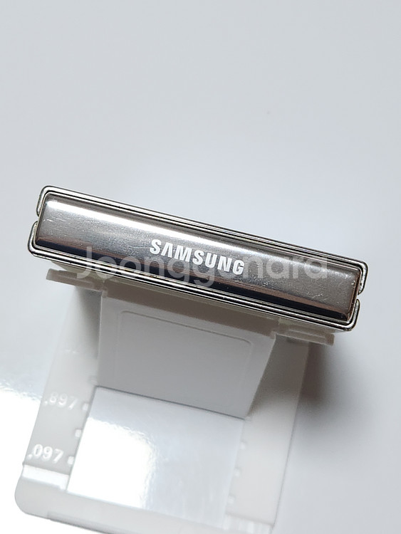 갤럭시Z플립5 256G 크림 공기계 56944--4