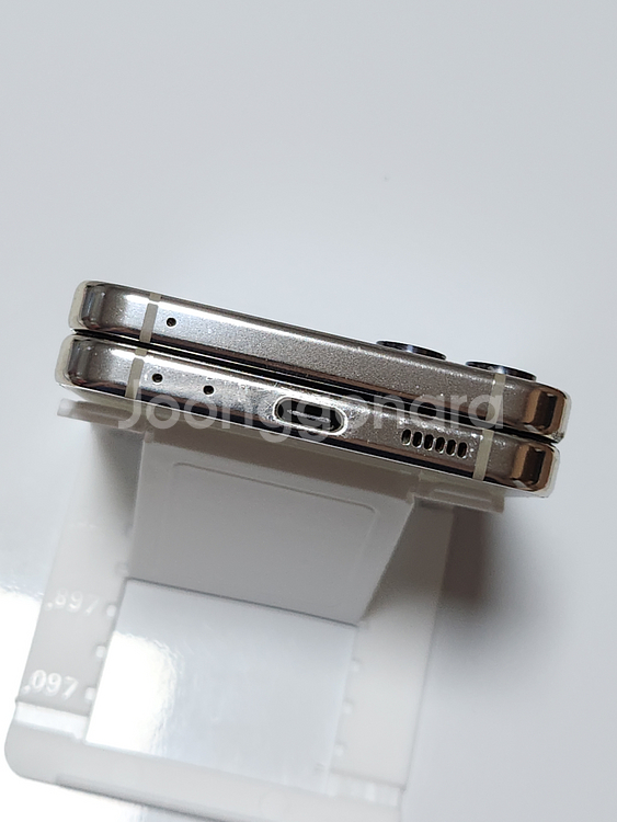 갤럭시Z플립5 256G 크림 공기계 56944--5