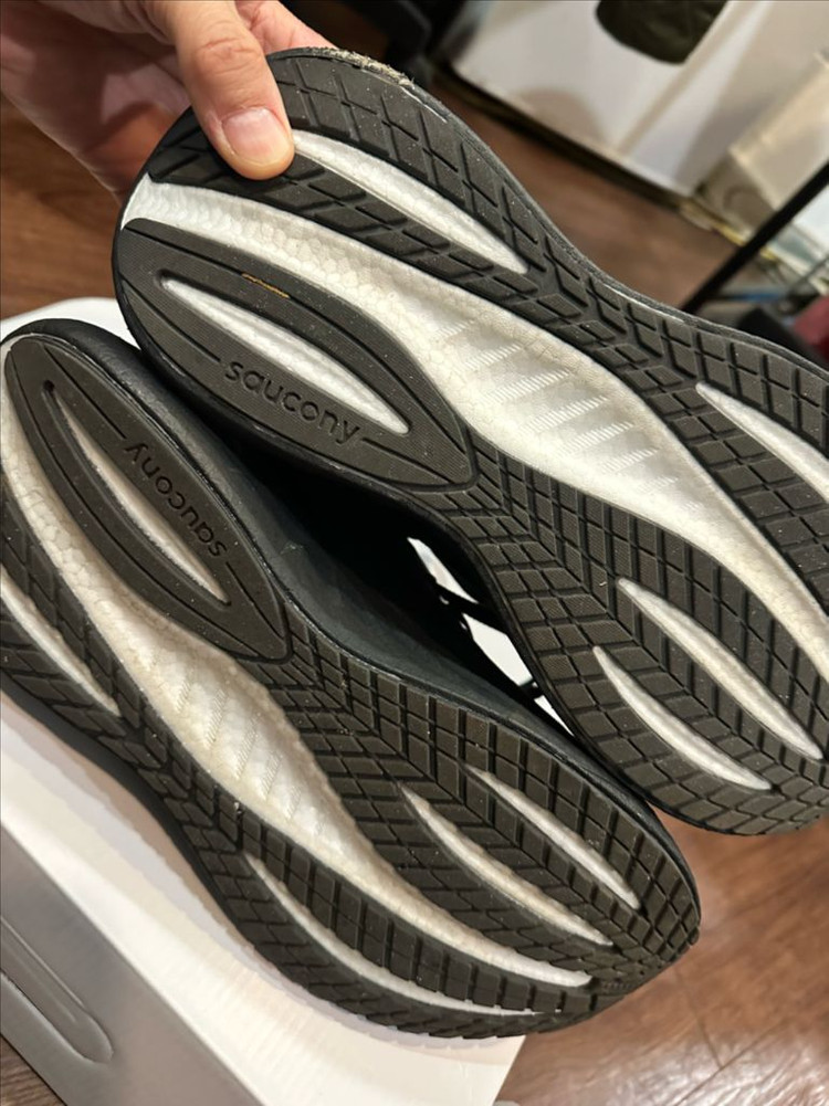 써코니 쿠션화 트라이엄프22 275 이미지