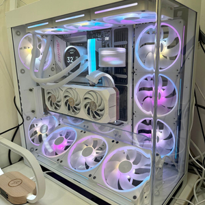 솜사탕에디션 / 최고사양 PC / 커세어 리안리 풀셋 / 9800X3D / X870E 어로스프로아이스 가격내림