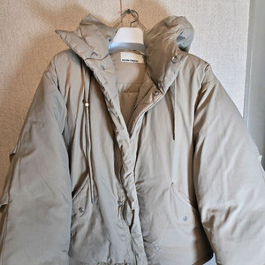 비슬로우 오버사이즈 덕다운 후드패딩 베이지