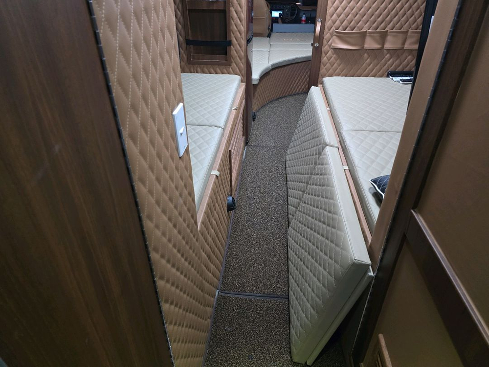 현대 카운티 캠핑카 판매합니다.--6