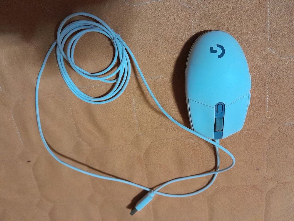 아이락스 키보드 .로지텍게이밍마우스g102 각9000원--1