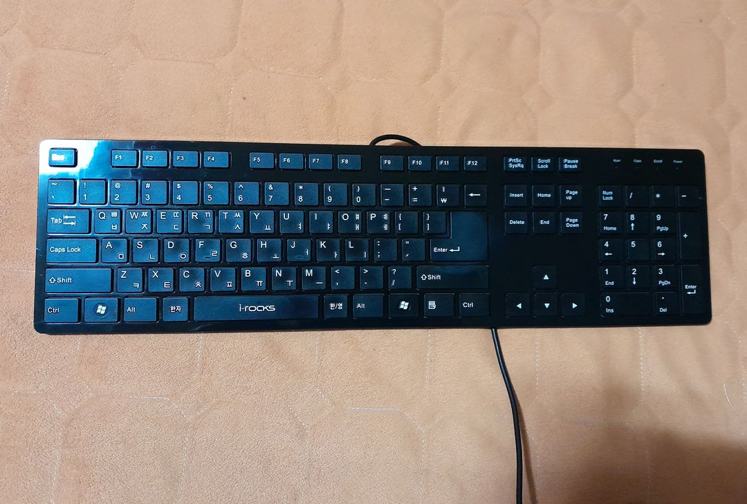 아이락스 키보드 .로지텍게이밍마우스g102 각9000원--3