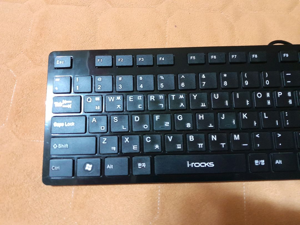 아이락스 키보드 .로지텍게이밍마우스g102 각9000원--4