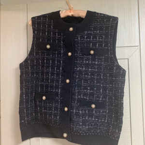 진주 버튼 트위드 니트 베스트