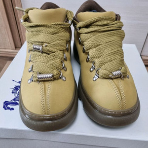 버버리 트랙부츠 41사이즈 새상품