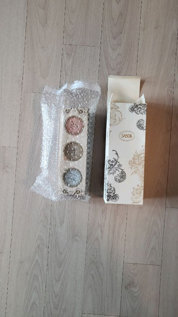 (미개봉)사봉 바디스크럽 60g 3종 키트 기획 (자스민+그린로즈+파츌리라벤더바닐라)박스 안에 3개--3