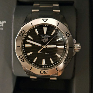 태그호이어 아쿠아레이서 프로페셔널 200, 태그호이어, 40미리 최신퀴츠