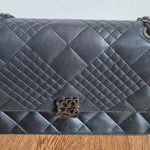 루이까또즈 체인 핸드백 판매합니다.